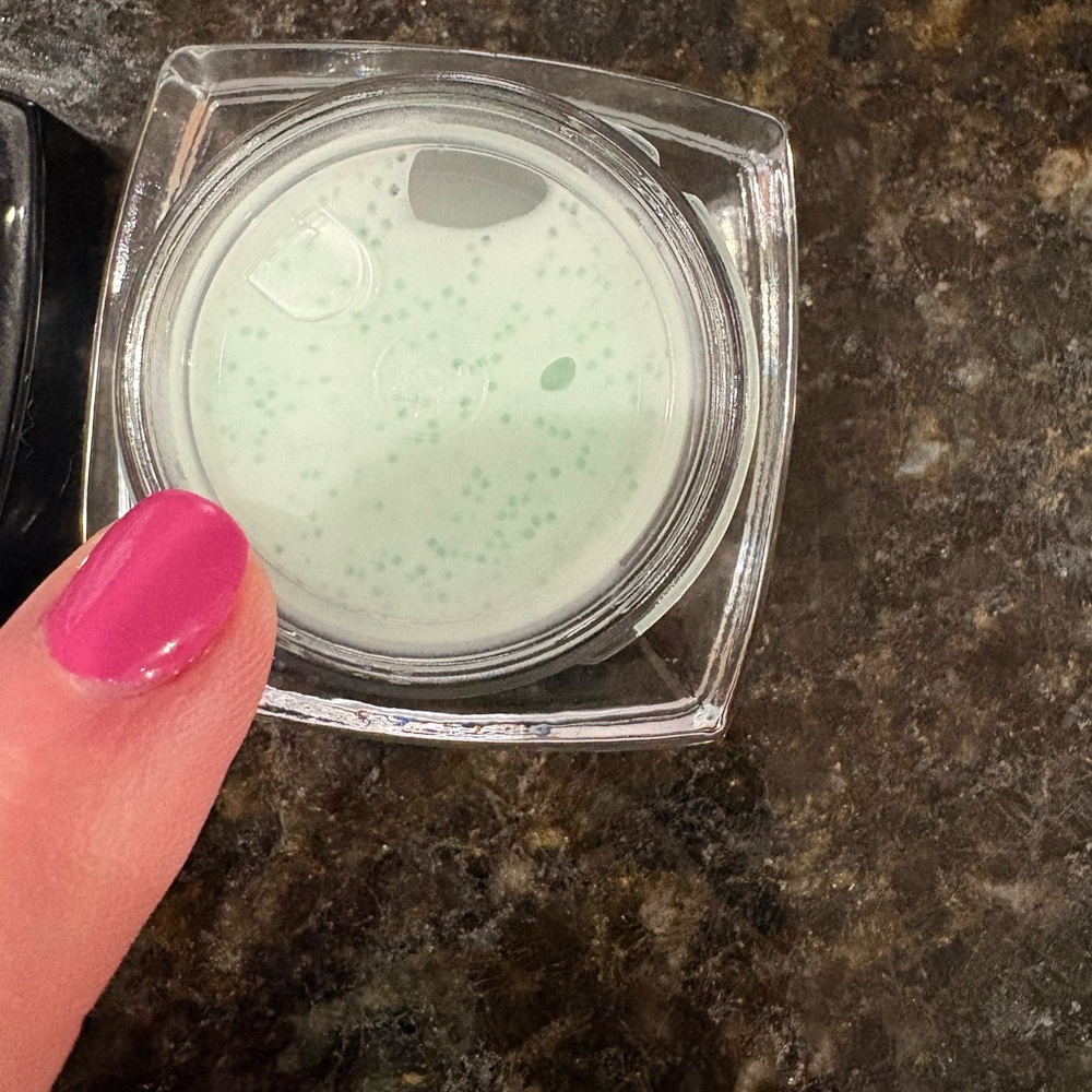 CHANEL Hydra Beauty Eye Cream 0.5oz NWT With Make Up Bag - Picture 5 of 8